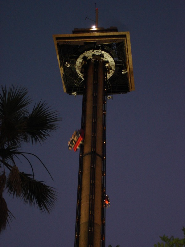 Einer der grten und schnellsten Freefall-Tower der Welt...