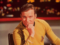 Captain Kirk auf dem Kommandostand der Brücke